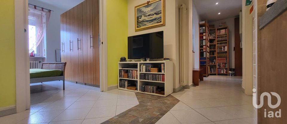 Three-room apartment of 76 m² in Torino (10141)