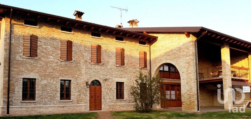 Casa indipendente 15 locali di 1.400 m² in Ceresara (46040)