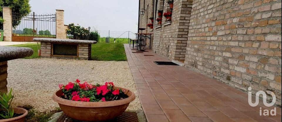 Casa indipendente 15 locali di 1.400 m² in Ceresara (46040)