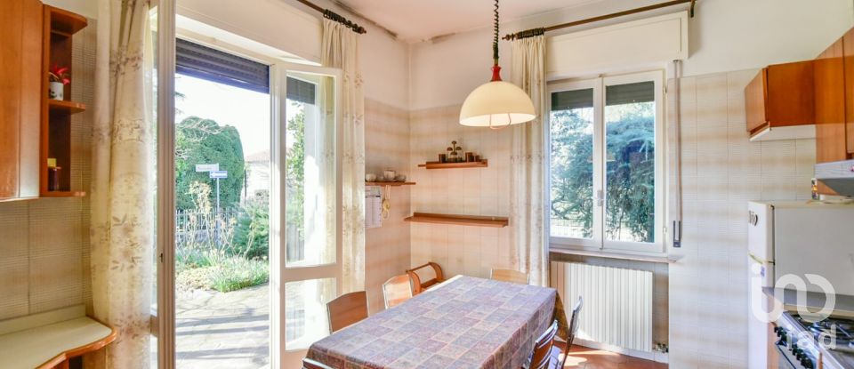 House 9 rooms of 535 m² in Figino Serenza (22060)