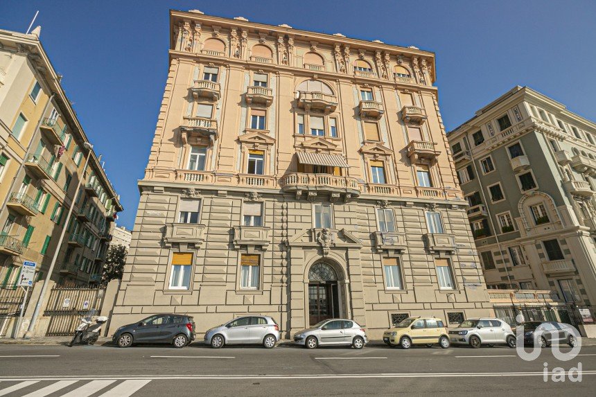 Appartamento 11 locali di 238 m² a Genova (16128)