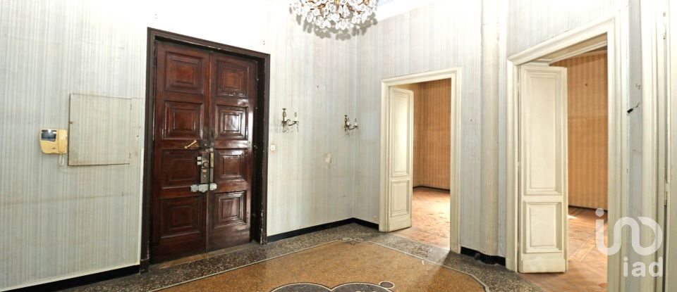 Apartment 11 rooms of 238 m² in Genova (16128)