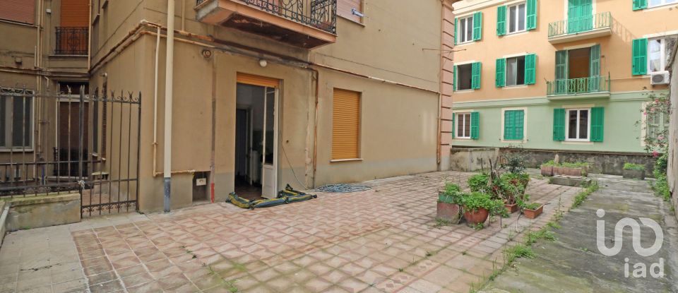 Apartment 11 rooms of 238 m² in Genova (16128)
