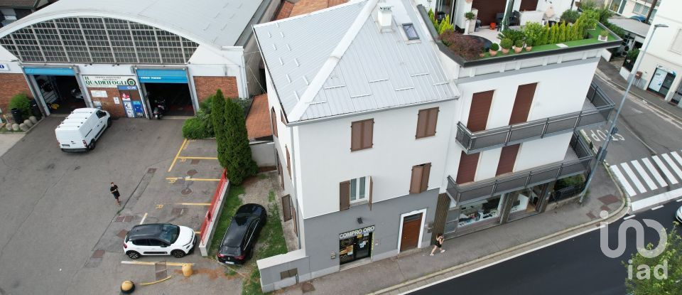 Monolocale di 65 m² a Cantù (22063)