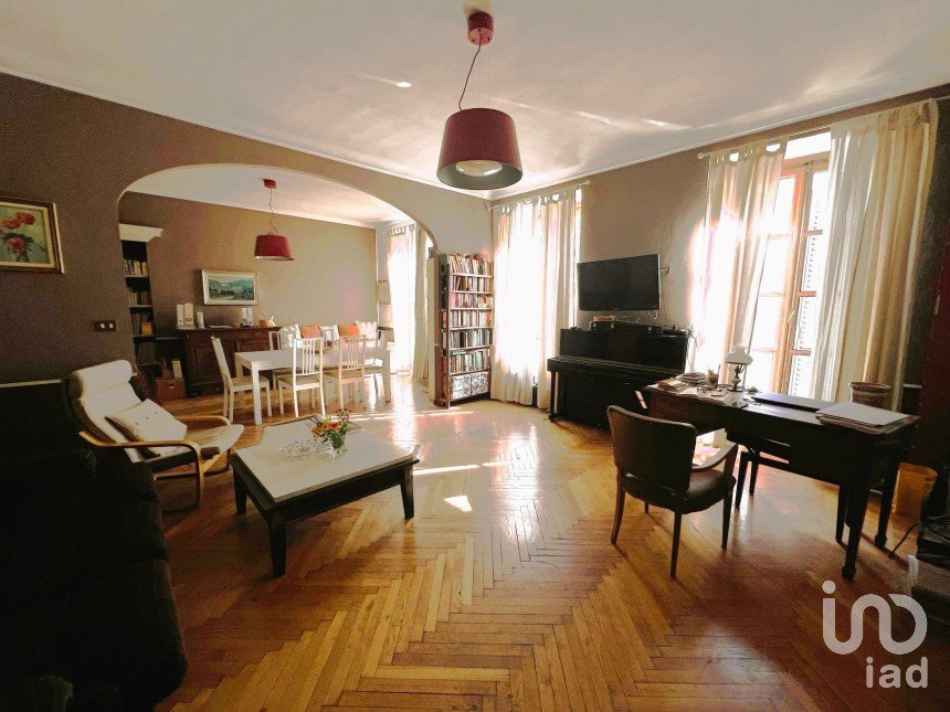 Apartment 7 rooms of 181 m² in Torino (10125)