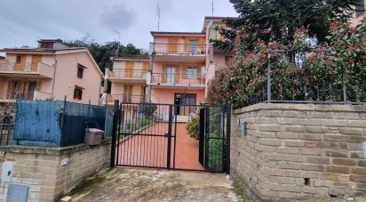 Appartamento 5 locali di 105 m² a Tolfa (00059)