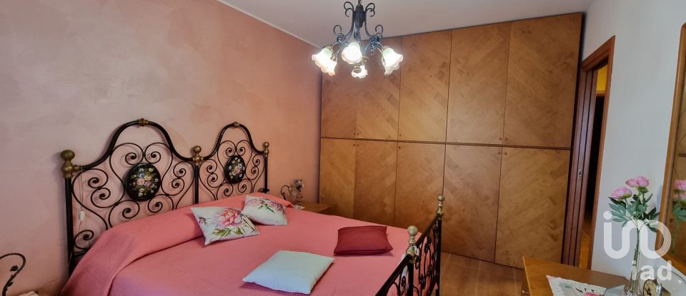 Apartment 5 rooms of 105 m² in Tolfa (00059)