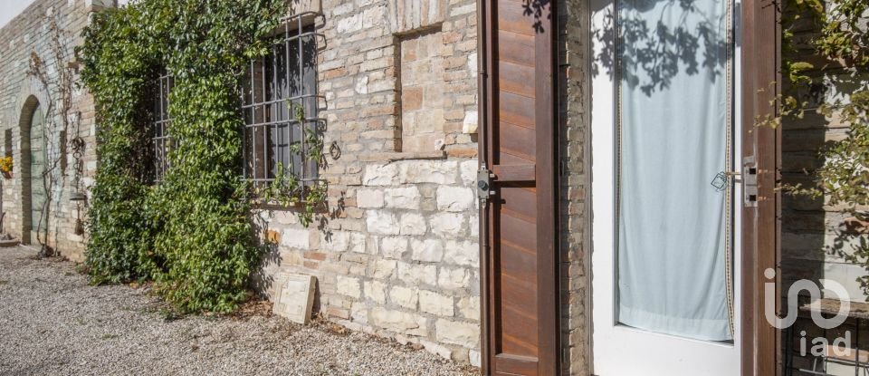 Town house 13 rooms of 403 m² in Urbino (61029)