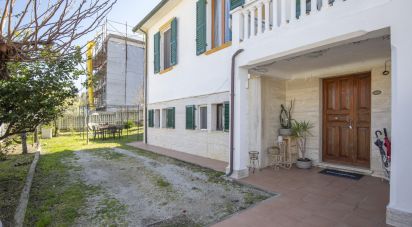 Casa indipendente 11 locali di 159 m² in Ancona (60126)