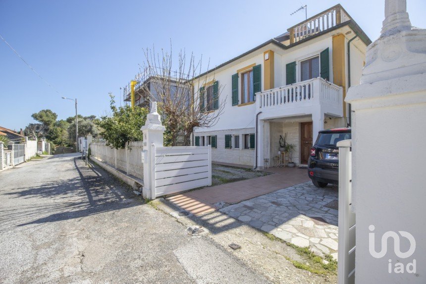 Casa indipendente 11 locali di 159 m² in Ancona (60126)
