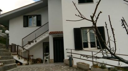 Casa 11 locali di 330 m² in Civitella del Tronto (64010)