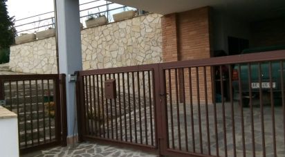 Casa indipendente / Villa 11 locali di 330 m² in Civitella del Tronto (64010)