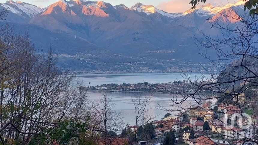 Casale 4 locali di 246 m² in Bellano (23822)