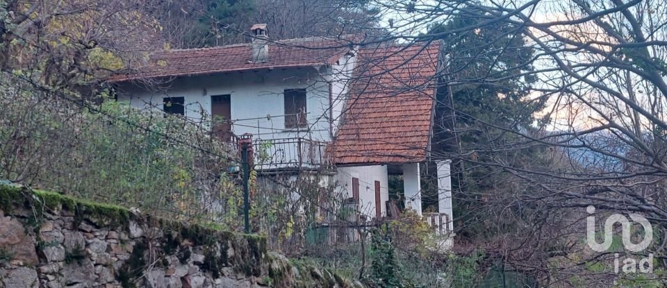 Casale 4 locali di 246 m² in Bellano (23822)