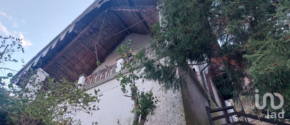 Casale 4 locali di 246 m² in Bellano (23822)