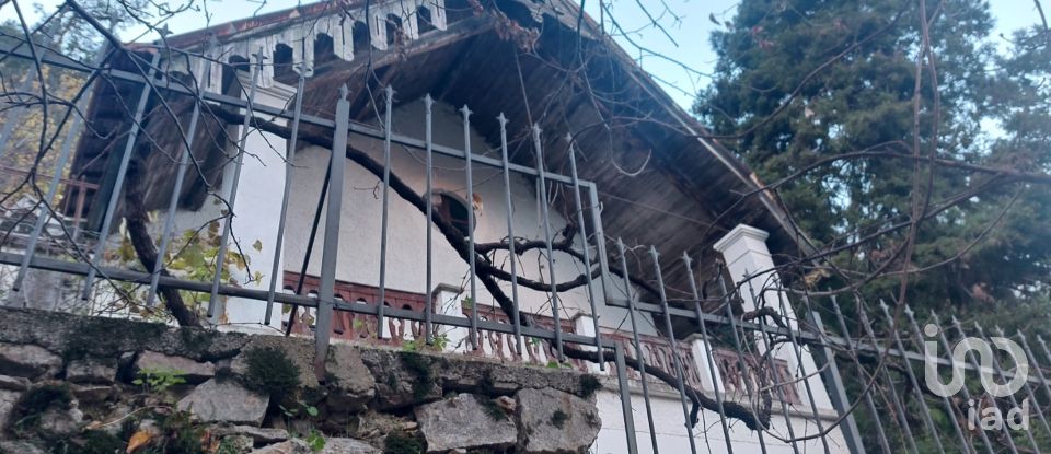 Casale 4 locali di 246 m² in Bellano (23822)