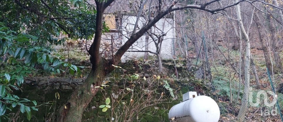 Casale 4 locali di 246 m² in Bellano (23822)