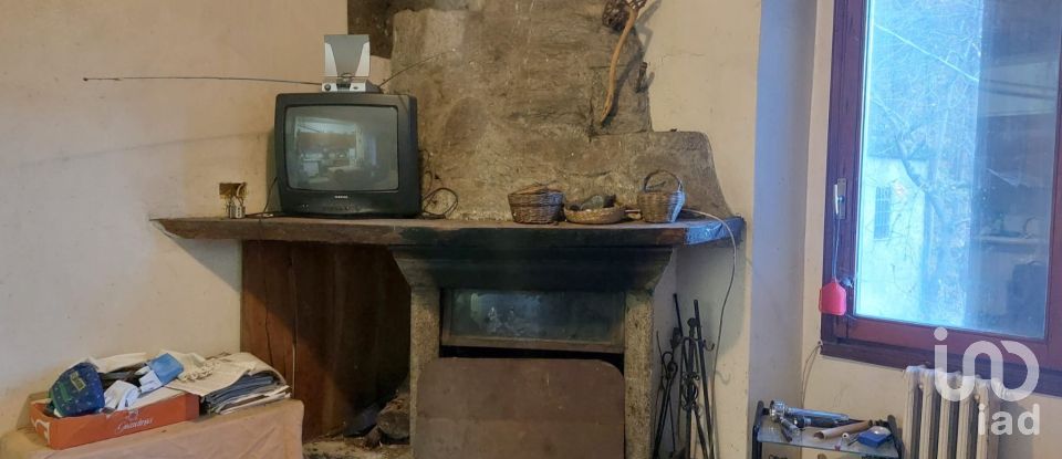 Casale 4 locali di 246 m² in Bellano (23822)