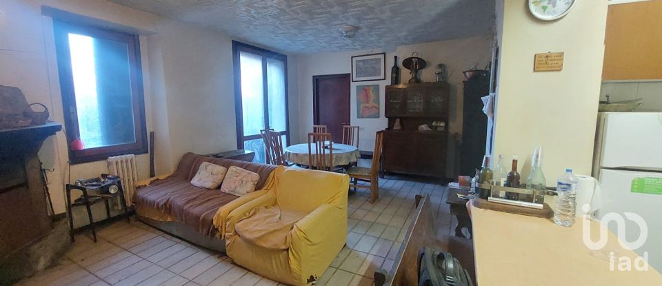 Casale 4 locali di 246 m² in Bellano (23822)