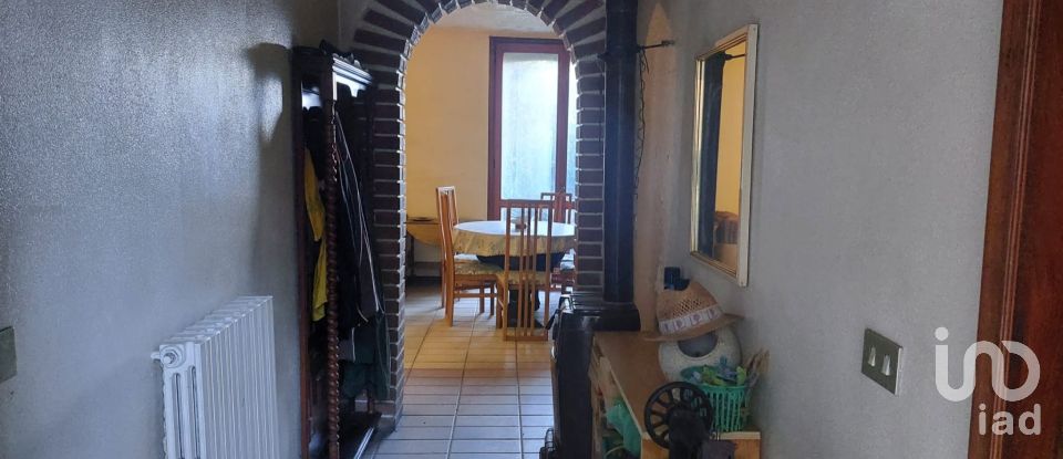 Casale 4 locali di 246 m² in Bellano (23822)