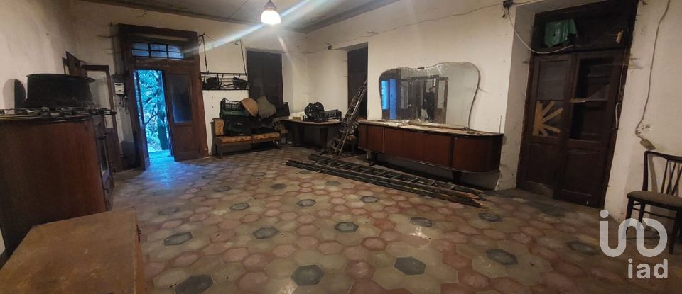 Casale 4 locali di 246 m² in Bellano (23822)