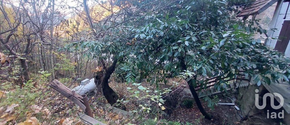 Casale 4 locali di 246 m² in Bellano (23822)