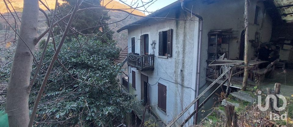 Casale 4 locali di 246 m² in Bellano (23822)