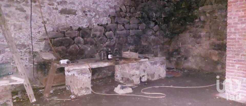 Casale 4 locali di 246 m² in Bellano (23822)