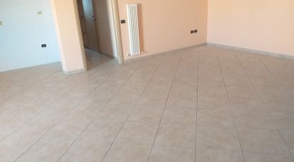 Loft 4 locali di 149 m² a Bellante (64020)