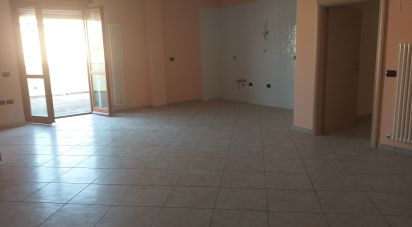 Loft 4 locali di 149 m² a Bellante (64020)