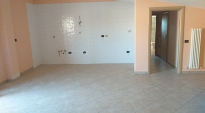 Attico / Mansarda / Loft 4 locali di 87 m² a Bellante (64020)