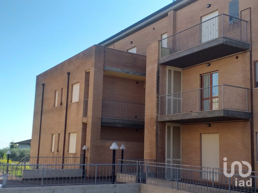 Loft 4 locali di 149 m² a Bellante (64020)