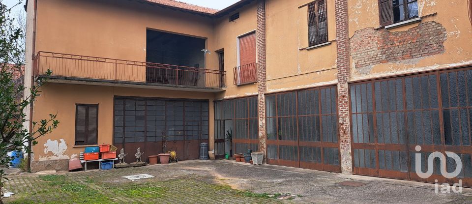 Block of flats in Rovello Porro (22070) of 766 m²