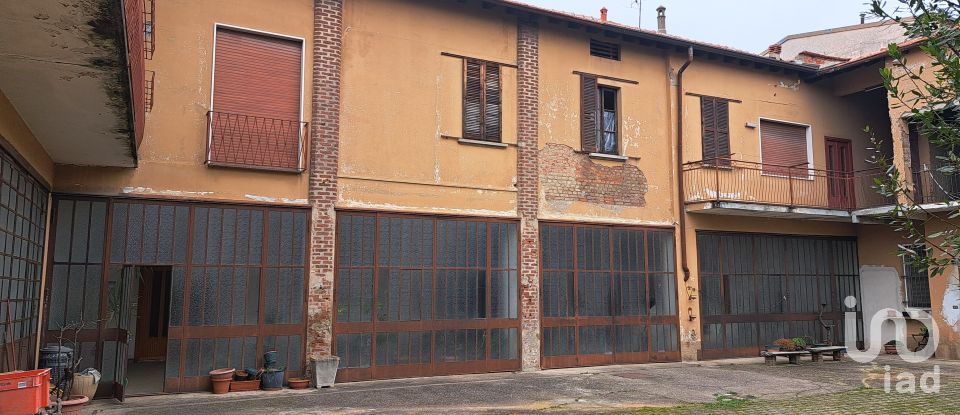 Costruzione di 766 m² in Rovello Porro (22070)