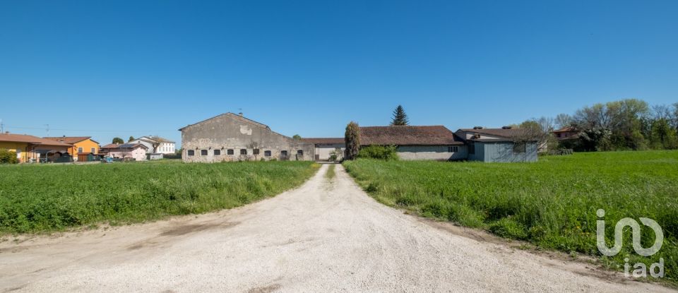 Land of 1,607 m² in Castel Goffredo (46042)