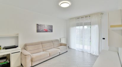 Trilocale di 82 m² a Cantù (22063)
