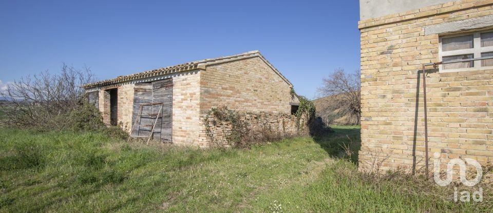 Town house 4 rooms of 336 m² in Montecassiano (62010)