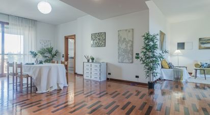 Apartment 5 rooms of 217 m² in Cantù (22063)