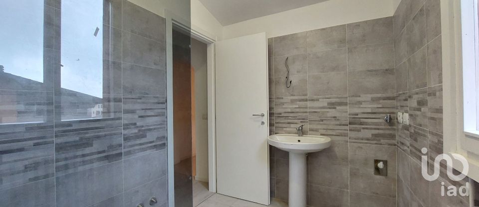 Loft 3 rooms of 72 m² in Reggio nell'Emilia (42124)