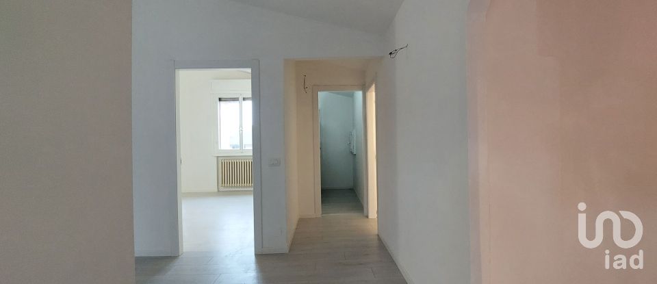 Loft 3 rooms of 72 m² in Reggio nell'Emilia (42124)