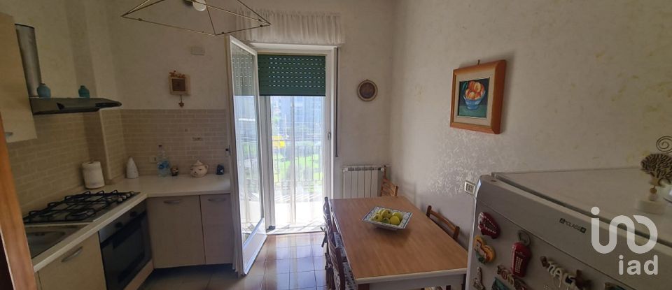 Three-room apartment of 100 m² in Bari (70124)