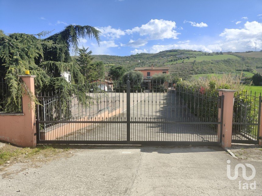 Townhouse 8 rooms of 8,000 m² in Controguerra (64010)