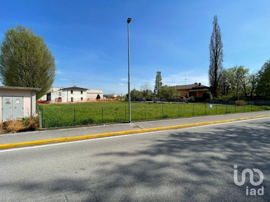Land of 1,150 m² in Castel Goffredo (46042)