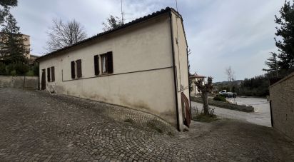 Casa di paese 7 locali di 233 m² in Montelparo (63853)