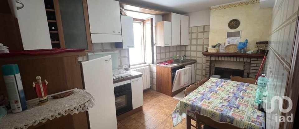 Casa di paese 7 locali di 233 m² in Montelparo (63853)