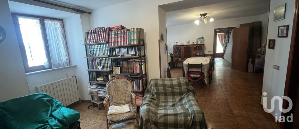 Casa di paese 7 locali di 233 m² in Montelparo (63853)