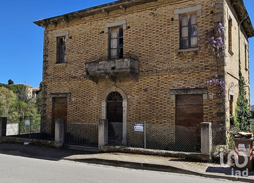 Townhouse 10 rooms of 296 m² in Spinetoli (63078)