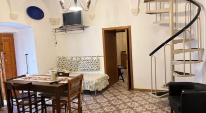 Town house 4 rooms of 180 m² in Cisternino (72014)