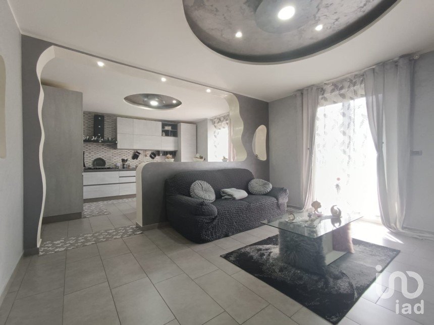 Three-room apartment of 90 m² in Villaricca (80010)