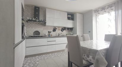 Three-room apartment of 90 m² in Villaricca (80010)